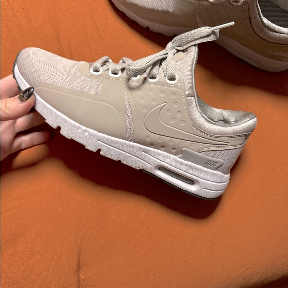 Nike women’s sneakers cream color air max size 7.5